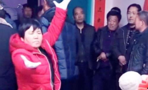 爆料乡村大姐视频,接地气日常引网友热议